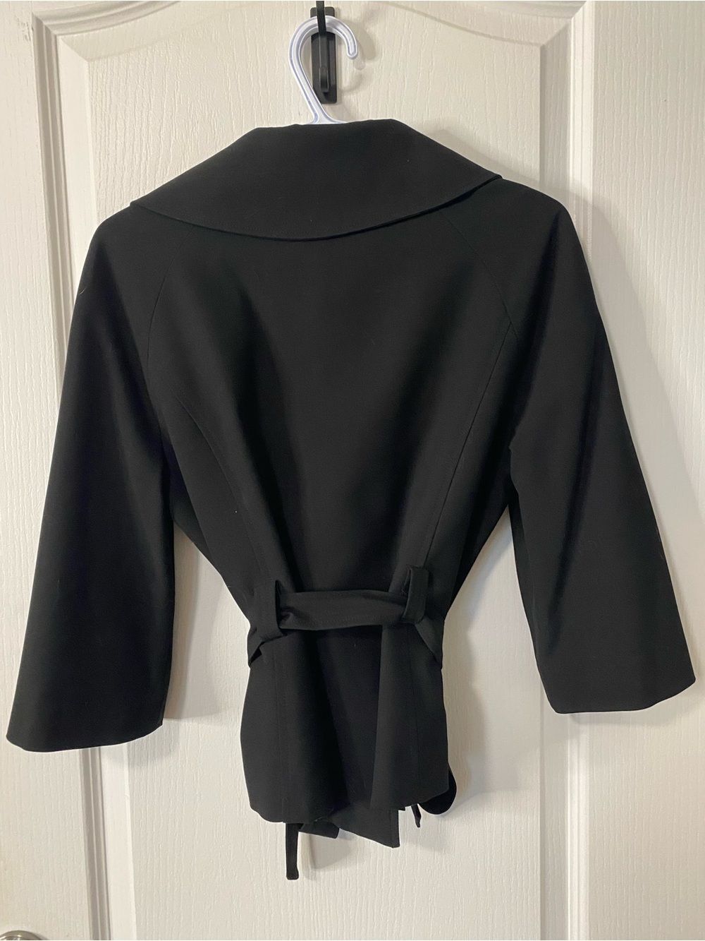 🛍️ Michael Kors Black Cropped Blazer with Belt - Picture 3 of 15